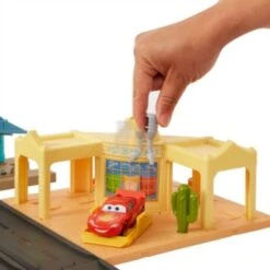 Disney / Pixar Disney Pixar Cars Disney+ Radiator Springs Playset -Spielzeug Rabatte Geschäft 25822379 04