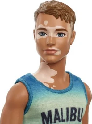 Barbie Ken Fashionistas Puppe Im „Malibu“-Tanktop, Vitiligo 5 Barbie Ken Fashionistas Puppe Im „Malibu“-Tanktop, Vitiligo – Bild 3