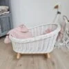 TinaForKids Puppenwiege Aus Weiden Mit Bettwäscheset, Puppenbett Weiß/Rosa 2 TinaForKids Puppenwiege Aus Weiden Mit Bettwäscheset, Puppenbett Weiß/Rosa -Spielzeug Rabatte Geschäft 29721283 01