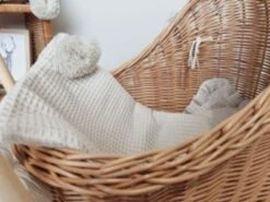 TinaForKids Puppenwagen Mit Bettwäscheset Aus Weiden Und Holz, Braun/Beige 10 TinaForKids Puppenwagen Mit Bettwäscheset Aus Weiden Und Holz, Braun/Beige -Spielzeug Rabatte Geschäft 29721301 04