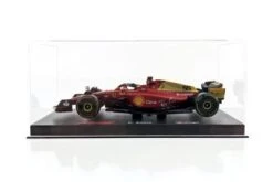 Bburago Modellauto Ferrari F1-75 Sainz #55 Monza-Ausführung (mit Fahrer, Maßstab 1:43)